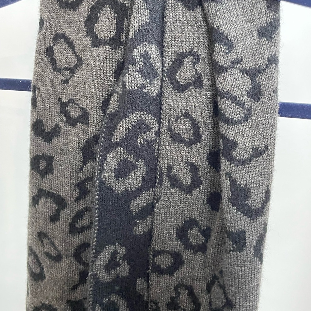 LEOPARD SCARF - Picture 2 of 2